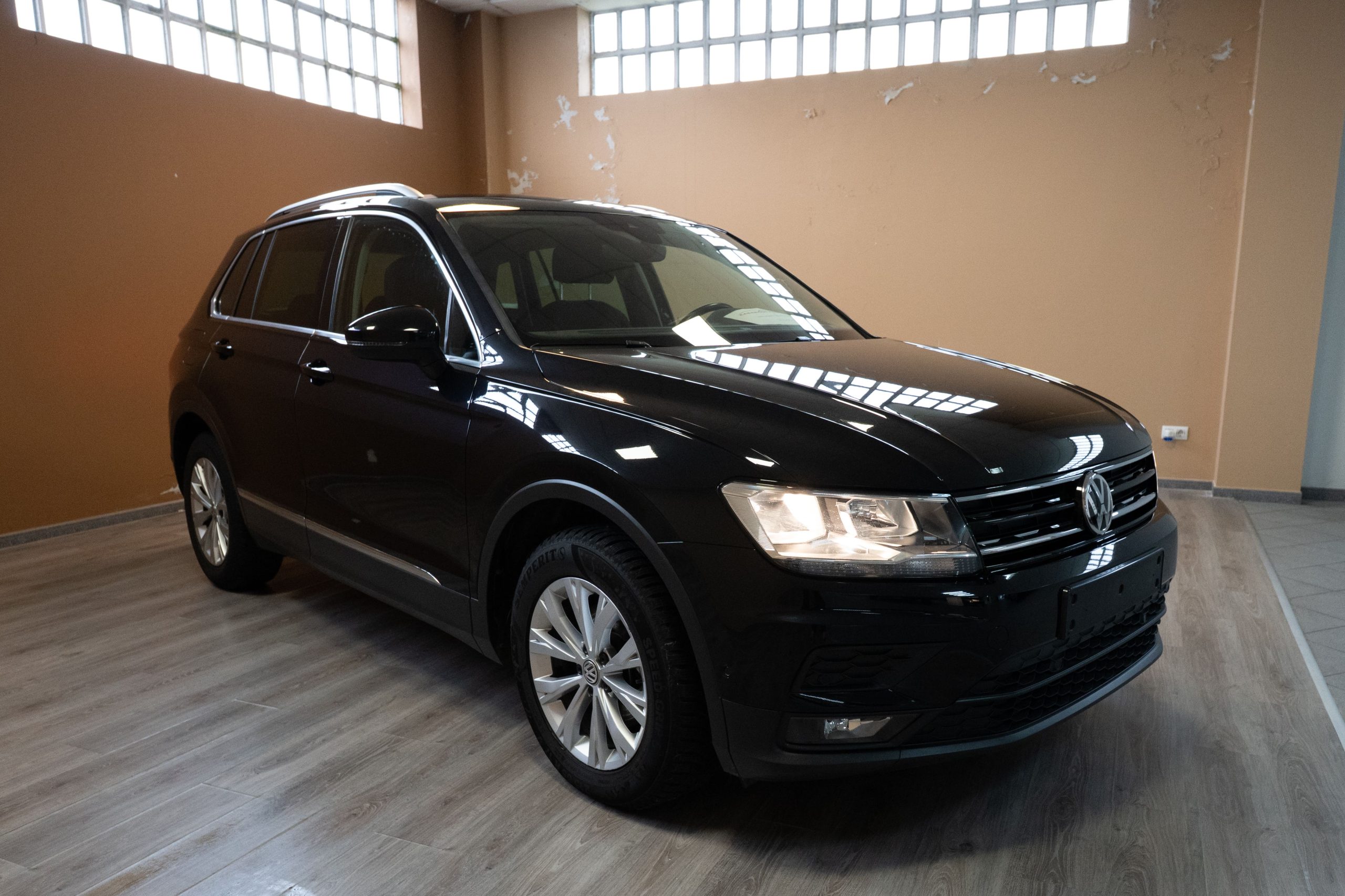 
								VOLKSWAGEN TIGUAN lleno									
