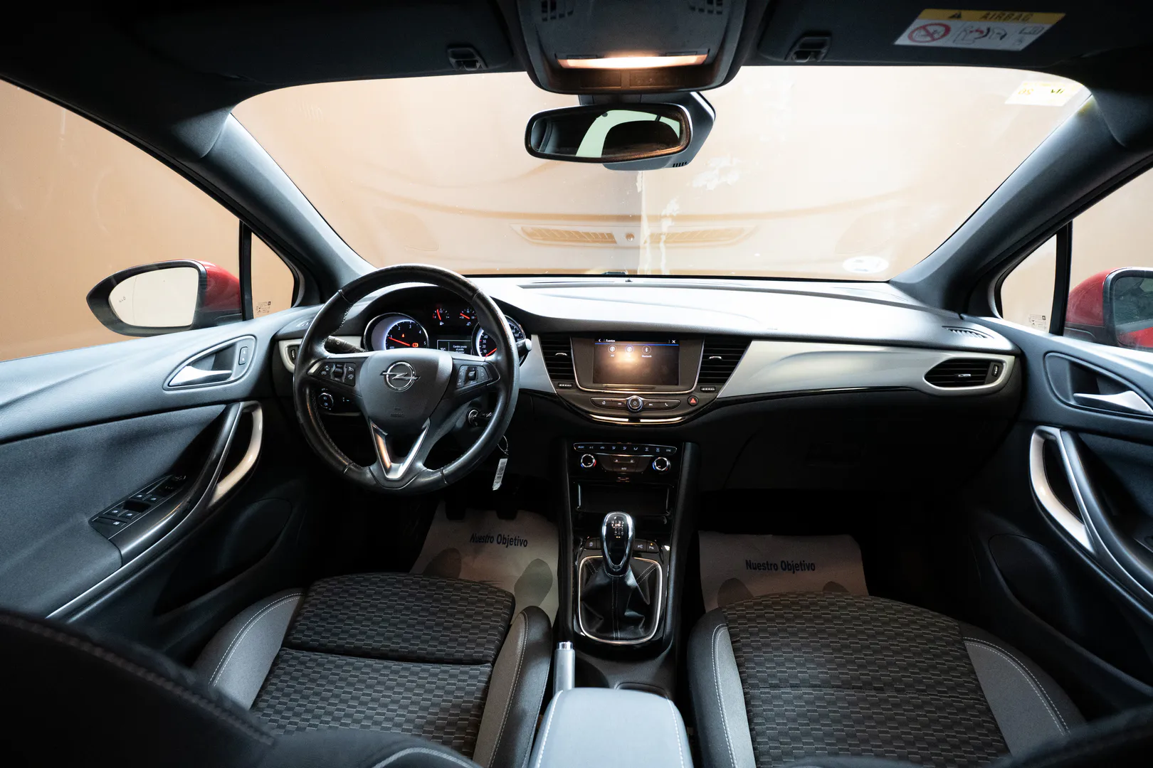 
								Opel Astra lleno									