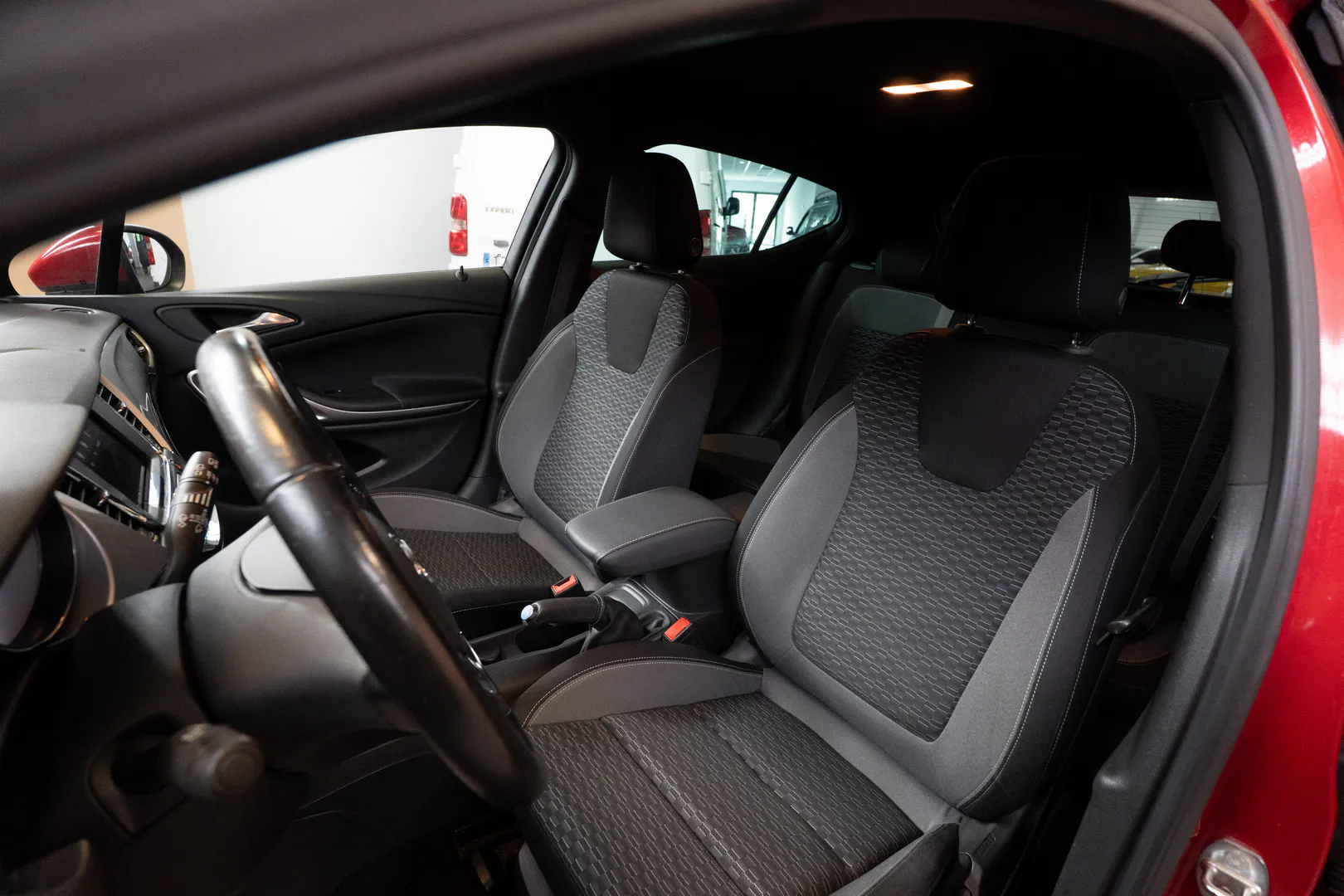 
								Opel Astra lleno									