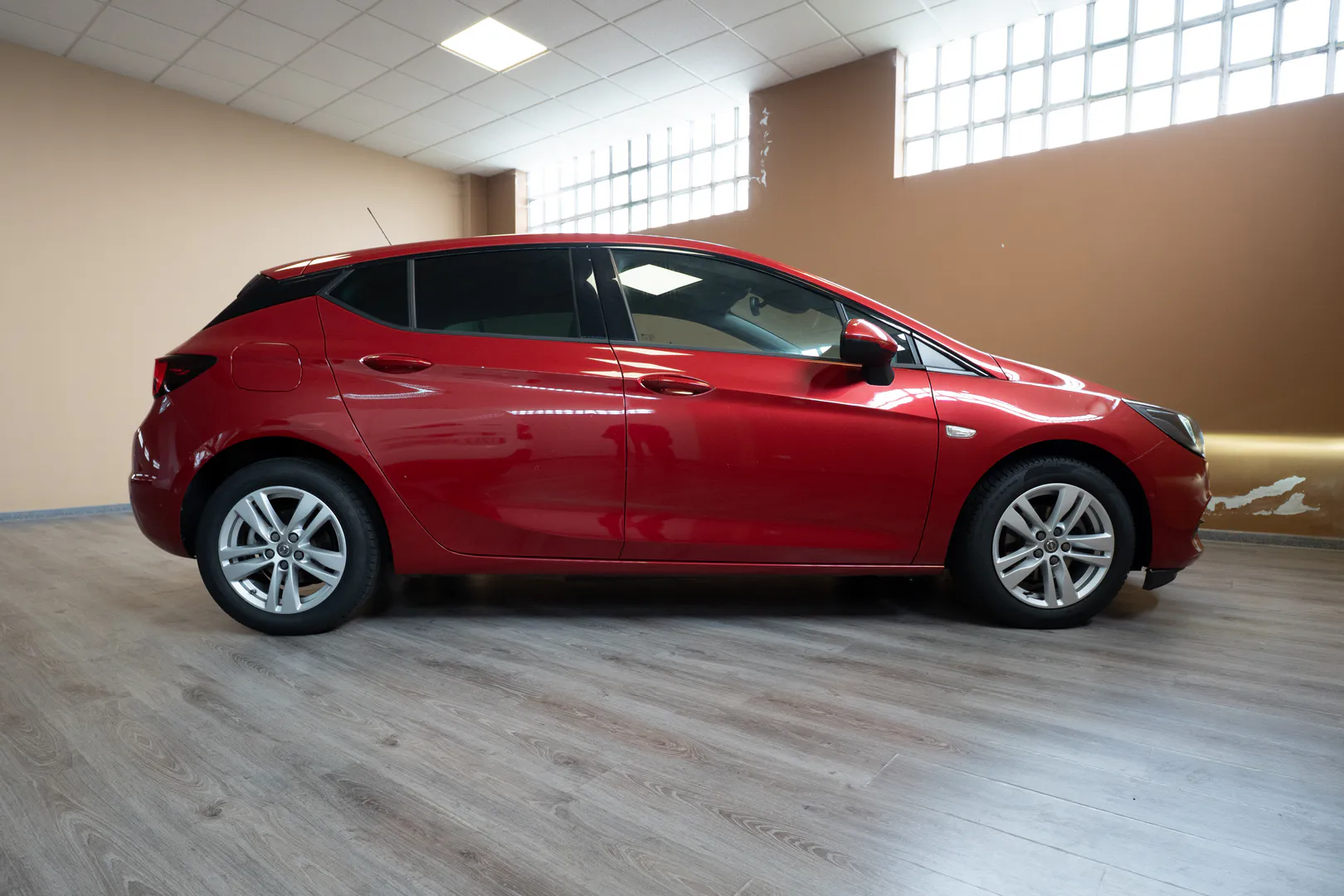 
								Opel Astra lleno									