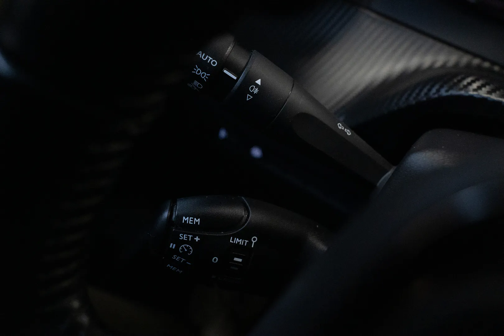 
								Peugeot 208 lleno									