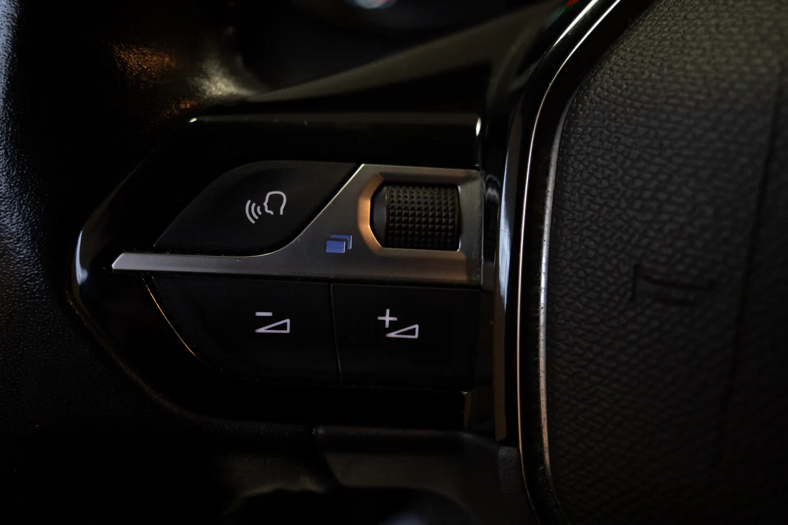 
								Peugeot 208 lleno									