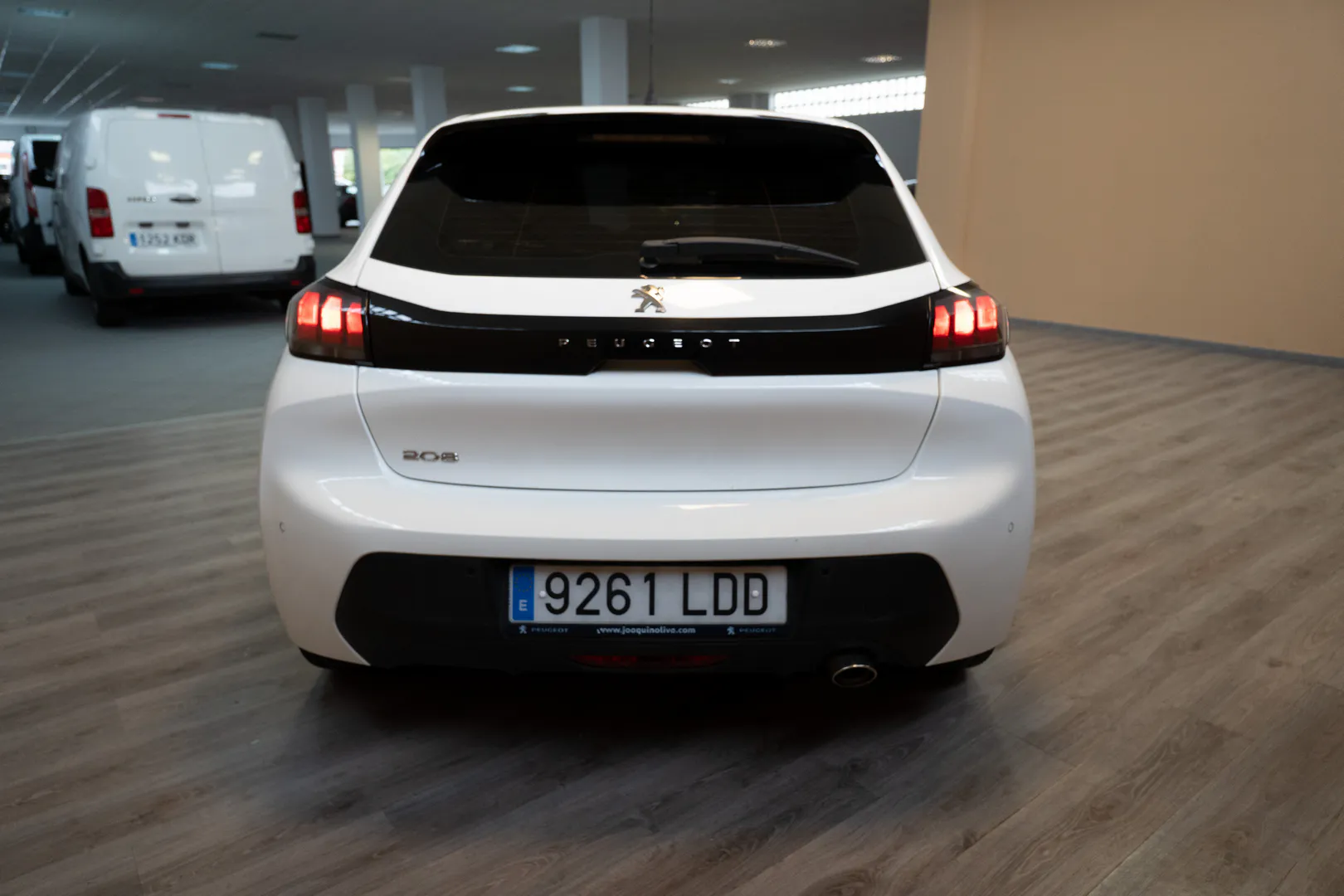 
								Peugeot 208 lleno									