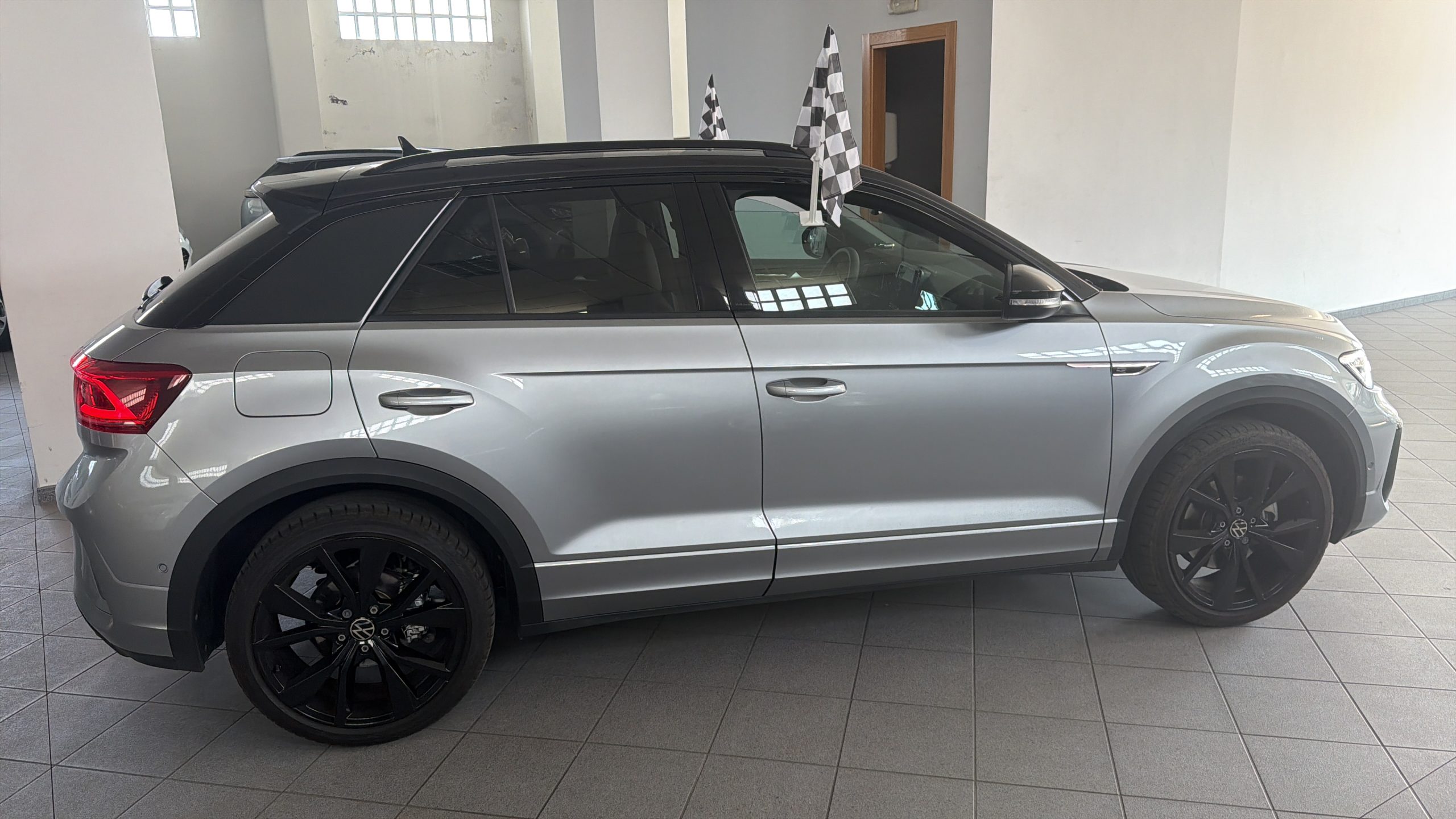 
								VOLKSWAGEN T-ROC 2.0 R-LINE 190 lleno									