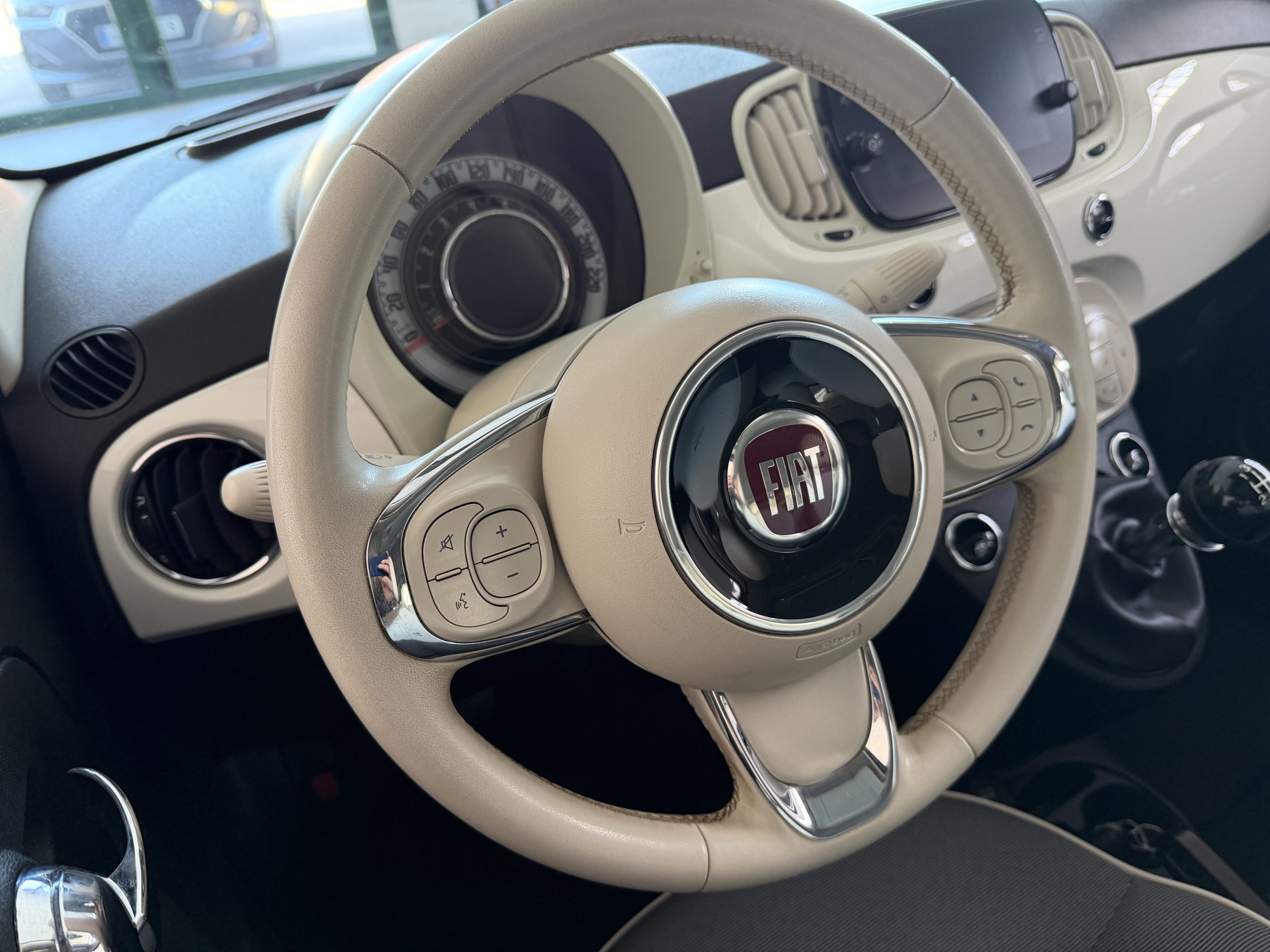 
								FIAT 500 lleno									