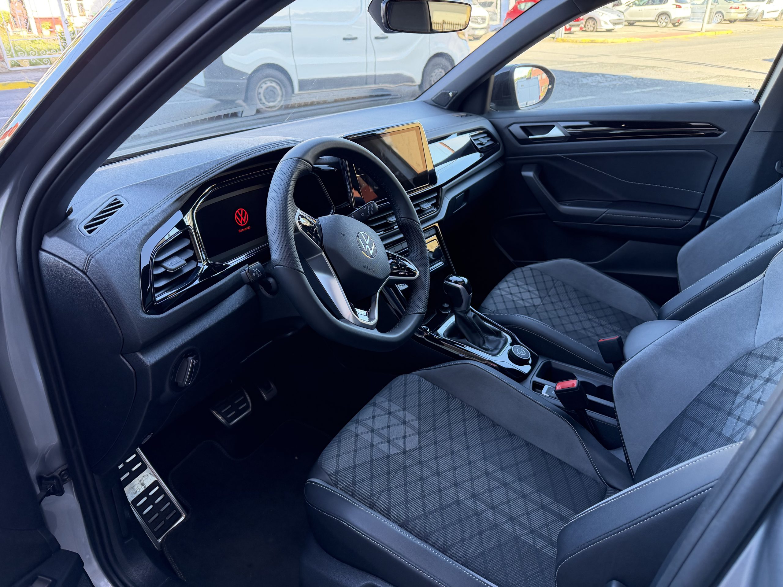 
								VOLKSWAGEN T-ROC 2.0 R-LINE 190 lleno									