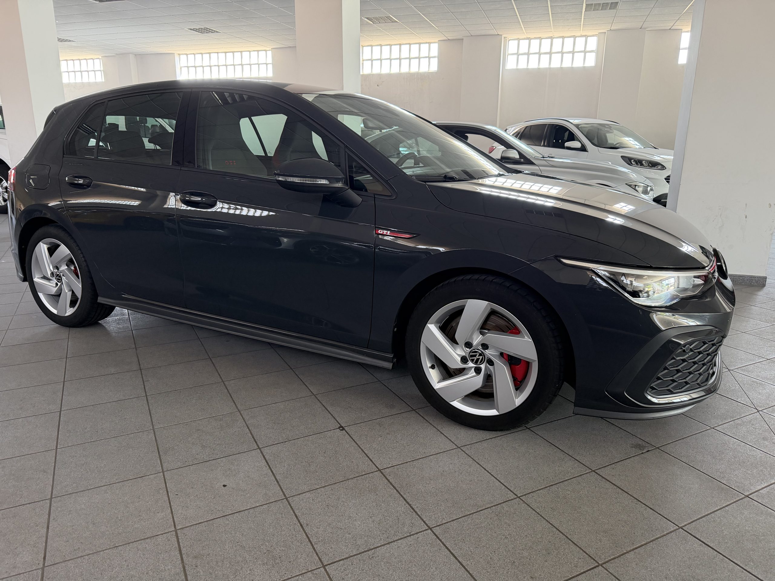
								VOLKSWAGEN GOLF GTI lleno									
