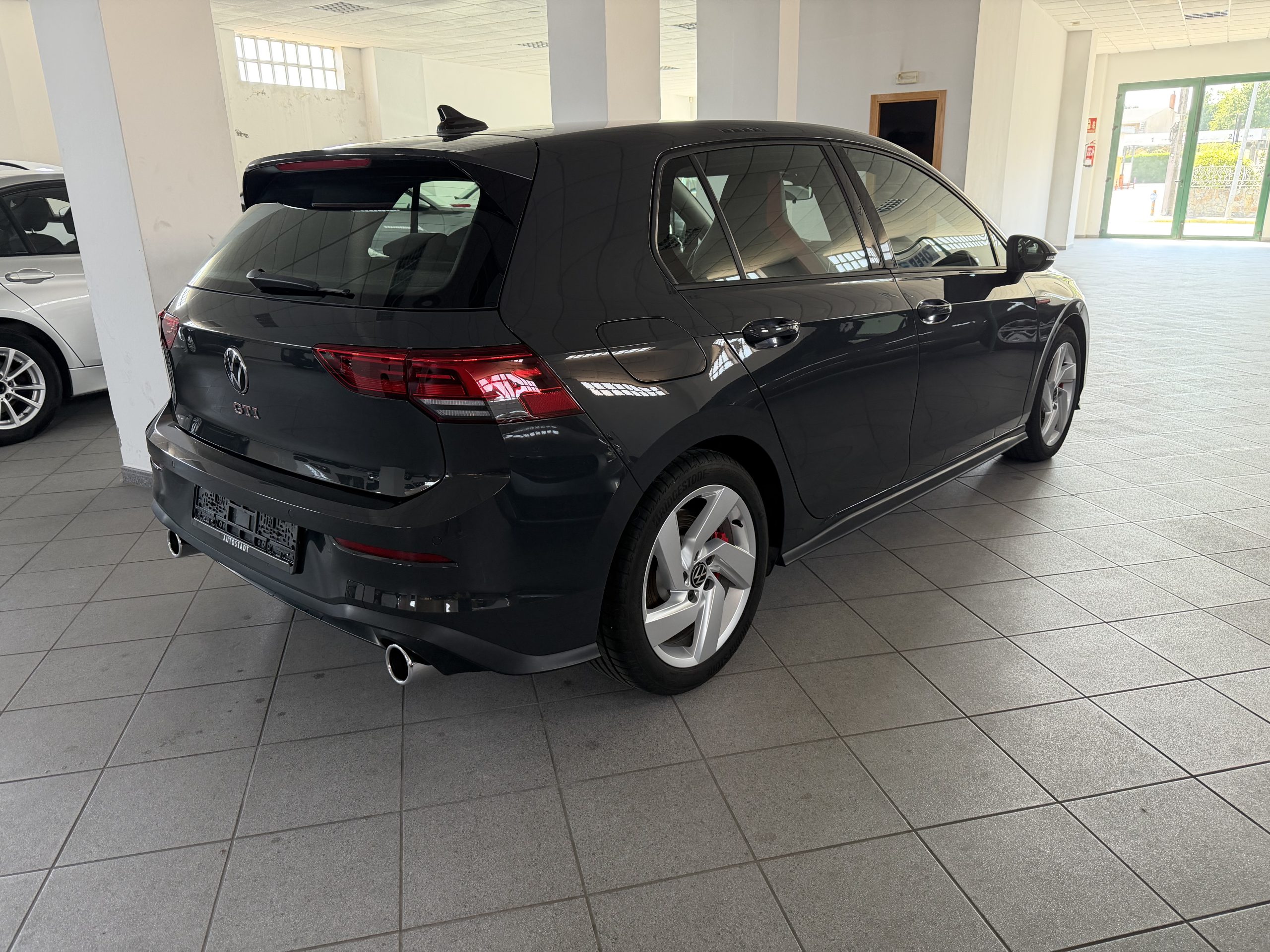 
								VOLKSWAGEN GOLF GTI lleno									