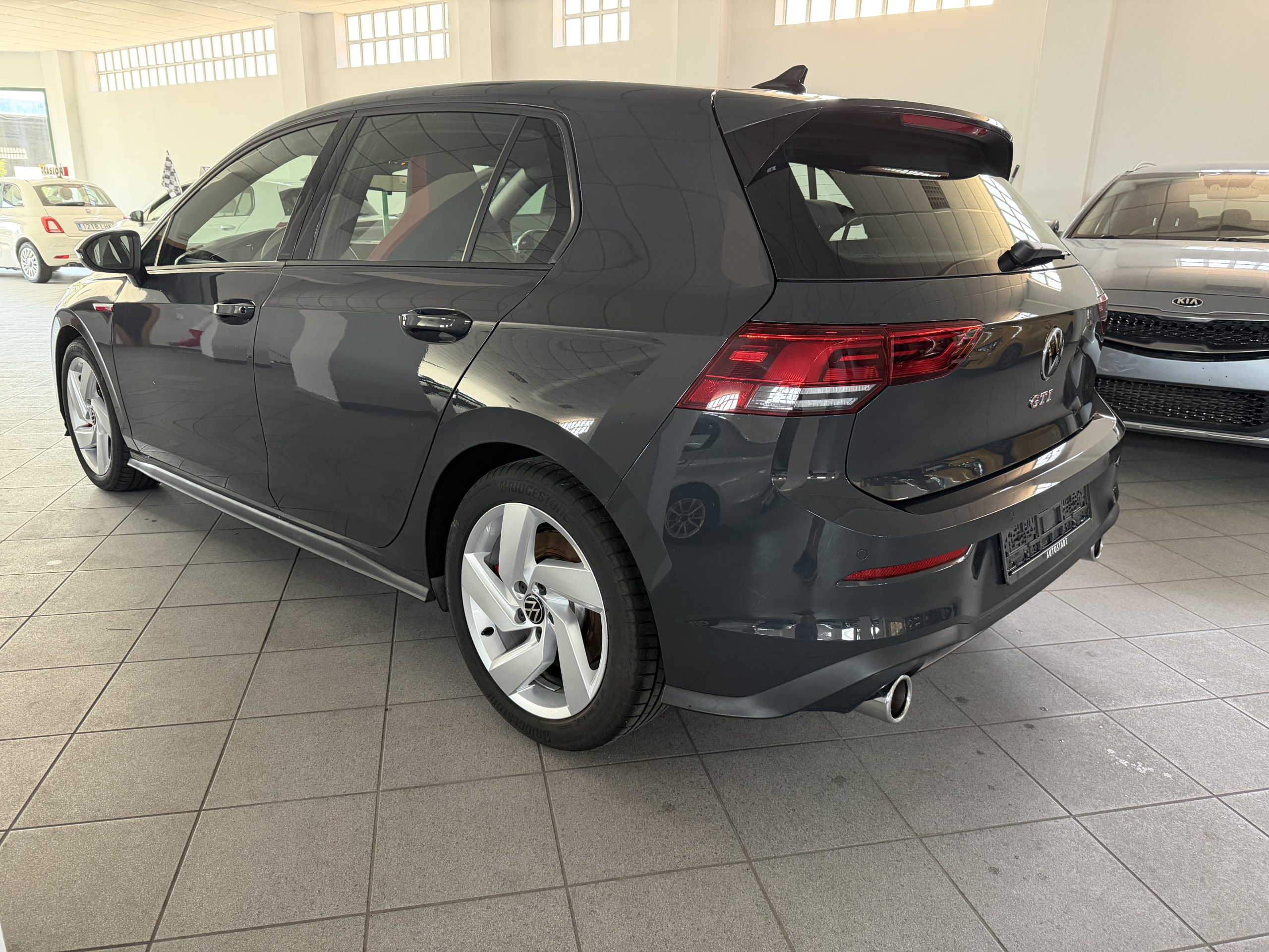 
								VOLKSWAGEN GOLF GTI lleno									