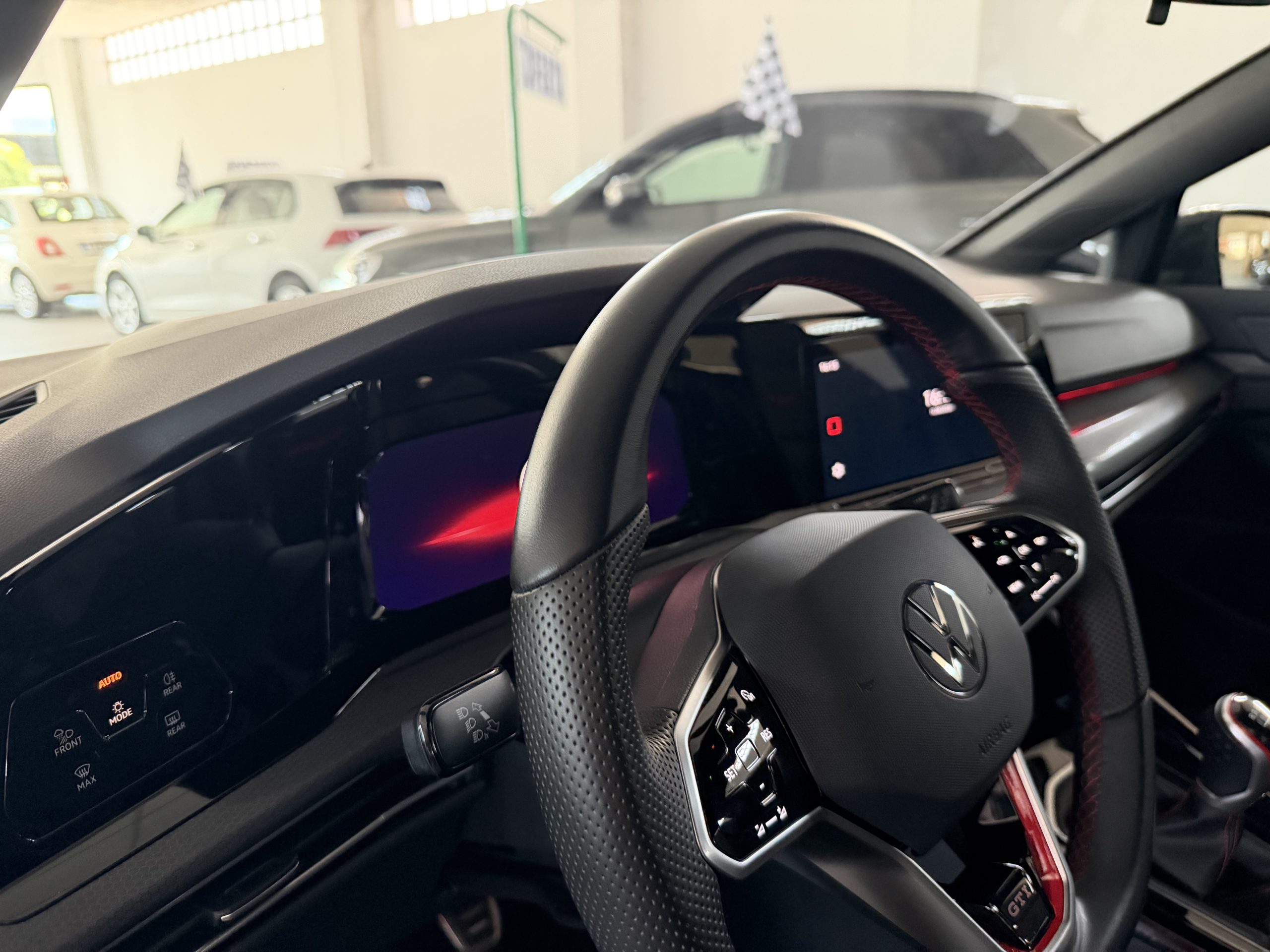 
								VOLKSWAGEN GOLF GTI lleno									