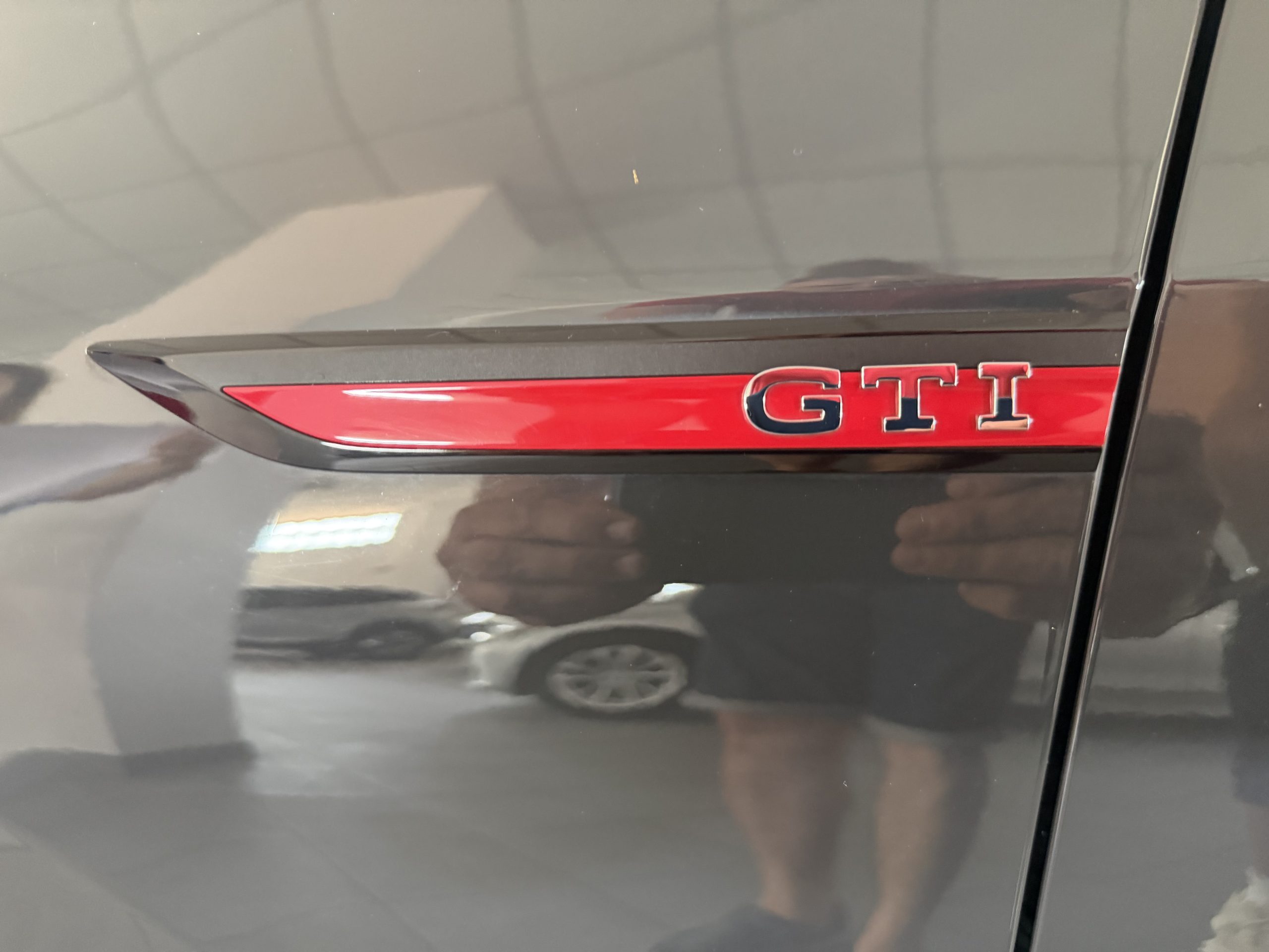 
								VOLKSWAGEN GOLF GTI lleno									