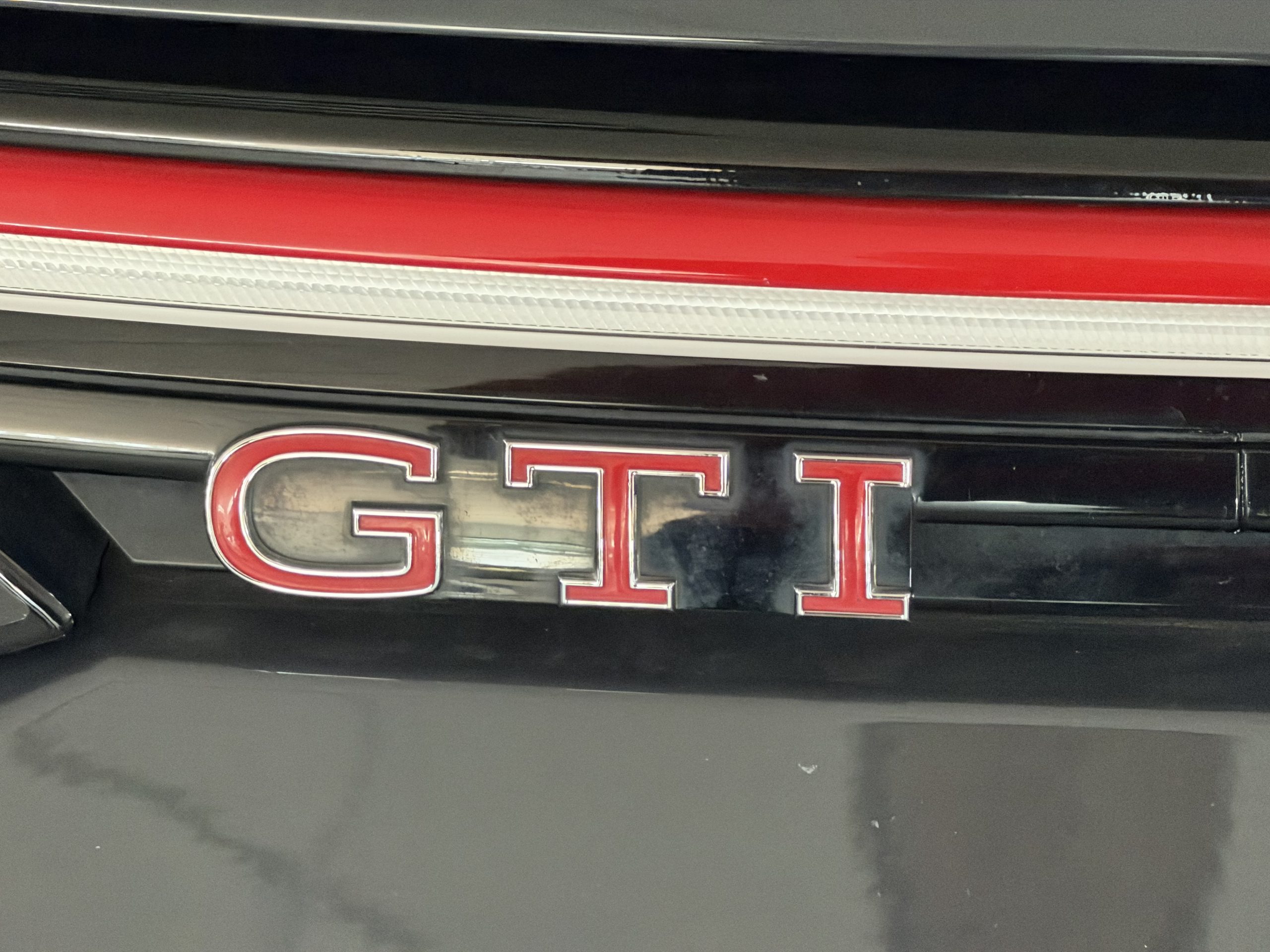 
								VOLKSWAGEN GOLF GTI lleno									