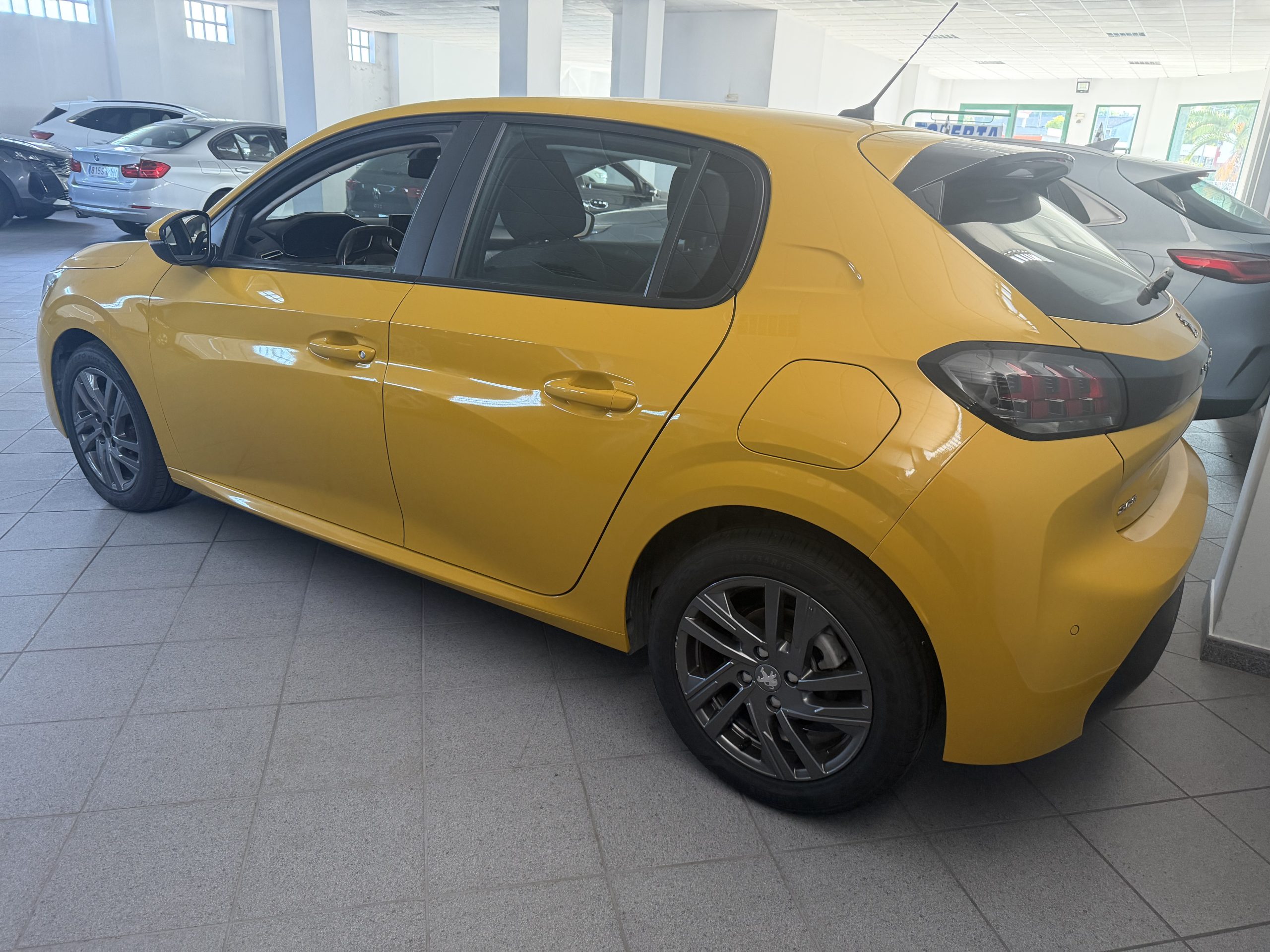 PEUGEOT 208 HDI 100