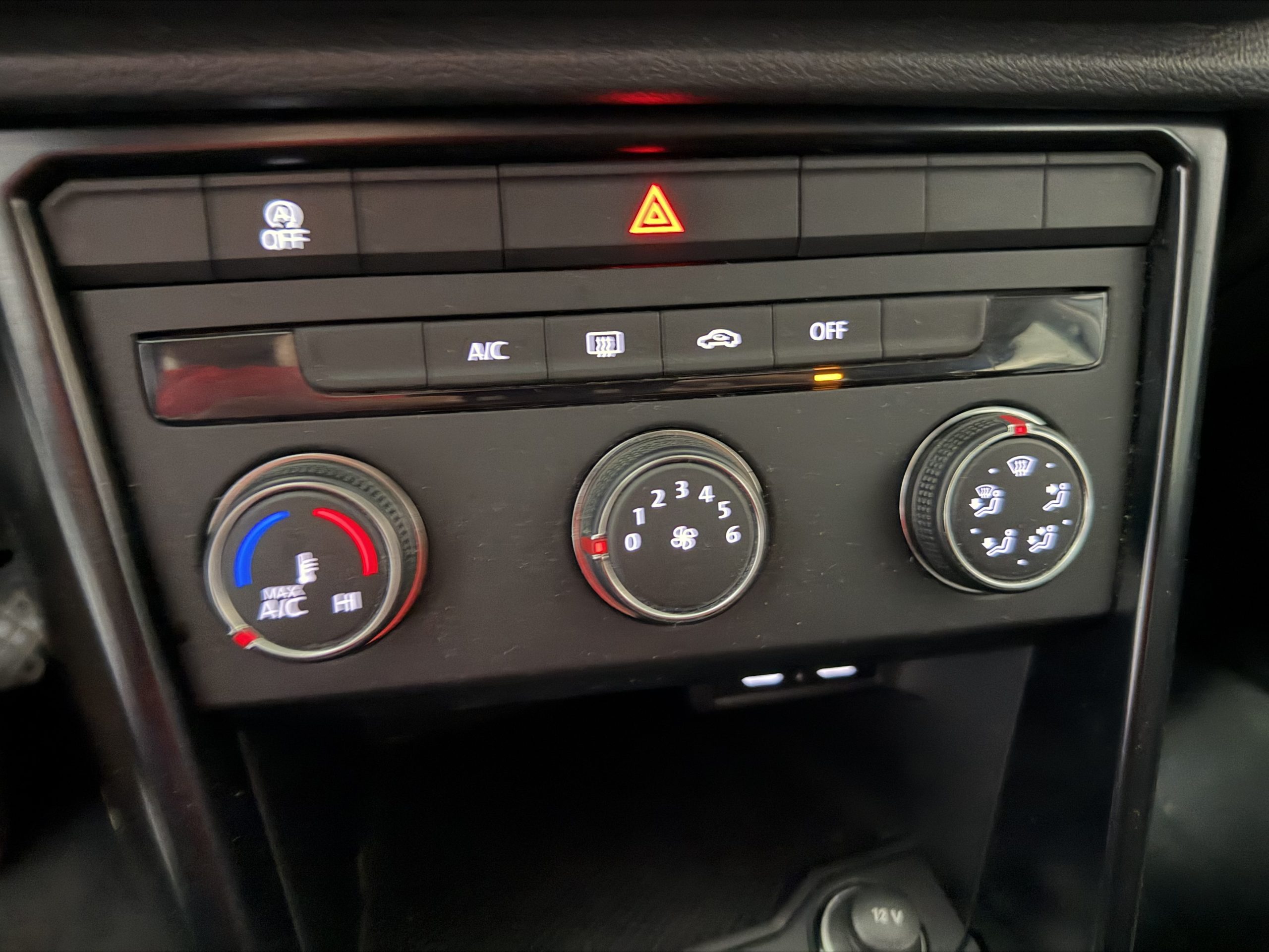 
								VOLKSWAGEN T-ROC 2.0 TDI 116 lleno									