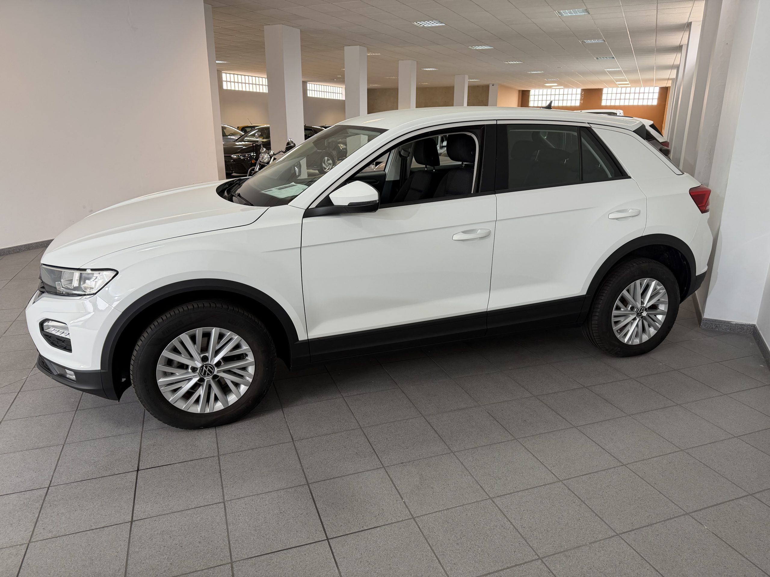 
								VOLKSWAGEN T-ROC 2.0 TDI 116 lleno									