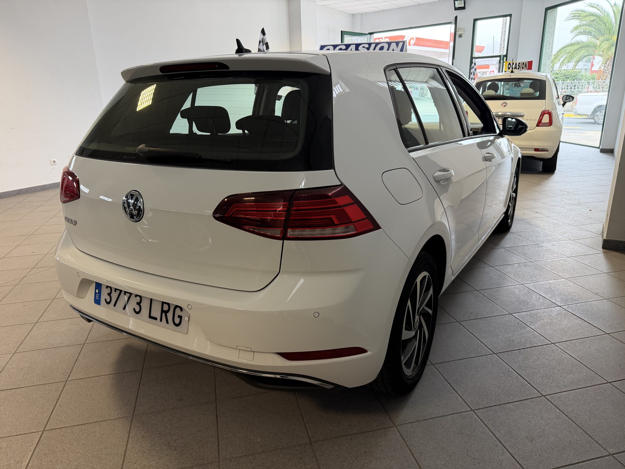 
								VOLKSWAGEN GOLF 1.6 TDI 115 lleno									