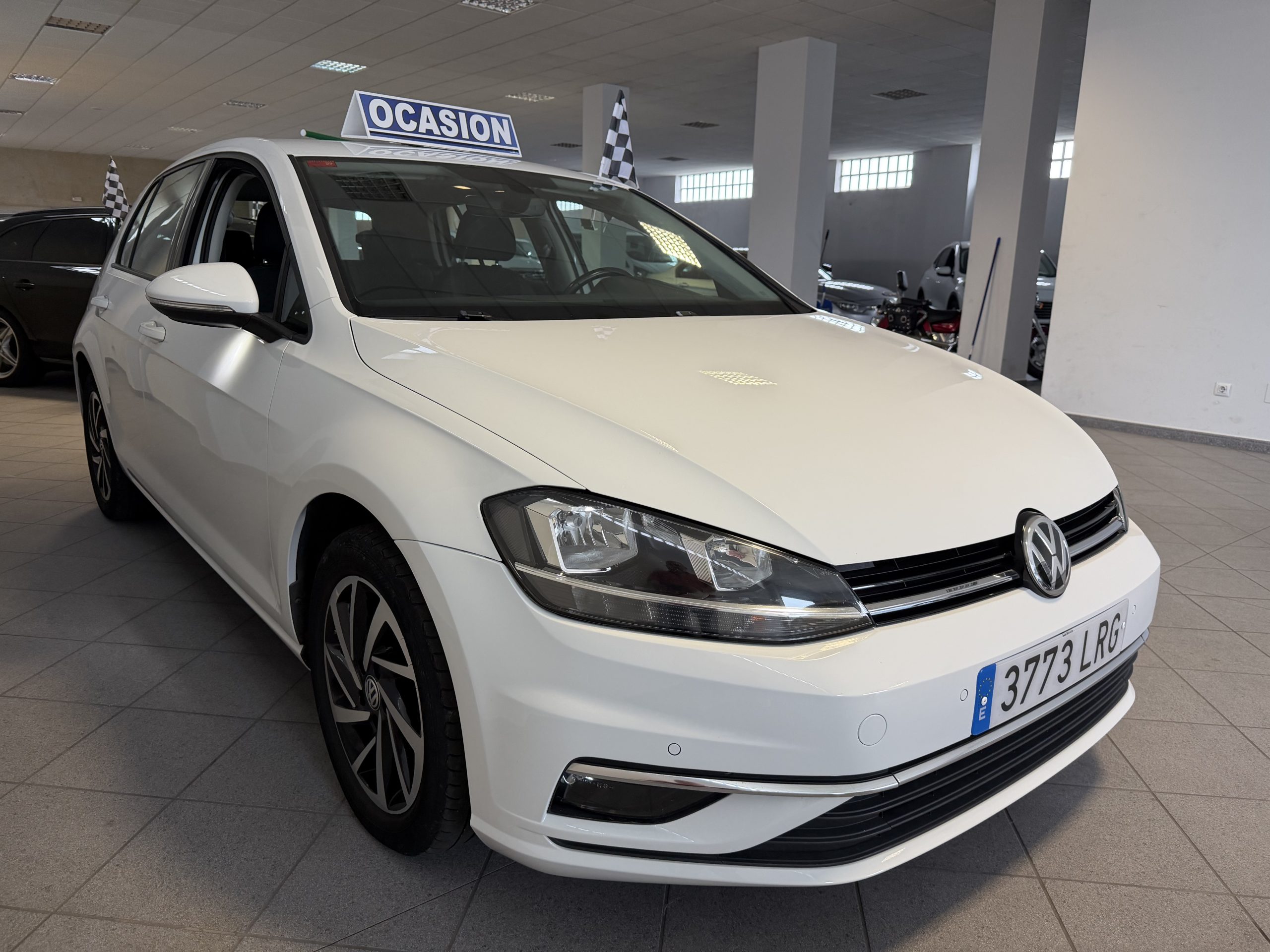 
								VOLKSWAGEN GOLF 1.6 TDI 115 lleno									